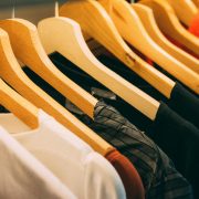 Μειώστε τα χρήματα που ξοδεύετε στις αγορές ρούχων Σας
