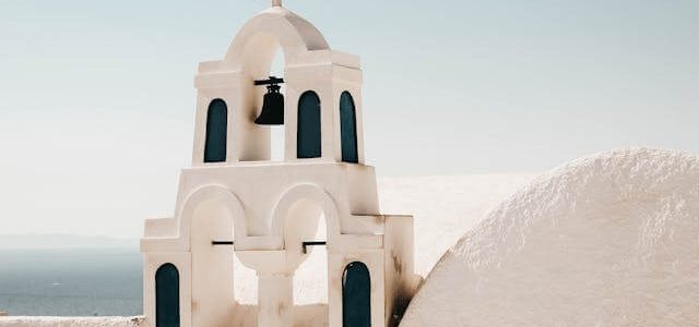 Οδοιπορικό σε παραλίες της Πελοποννήσου που θυμίζουν εξωτικά τοπία