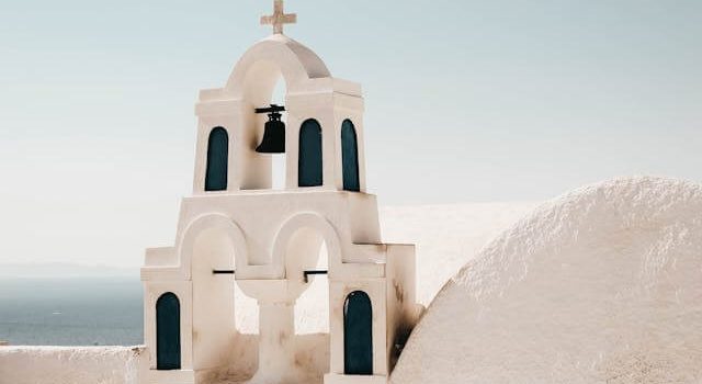 Οδοιπορικό σε παραλίες της Πελοποννήσου που θυμίζουν εξωτικά τοπία