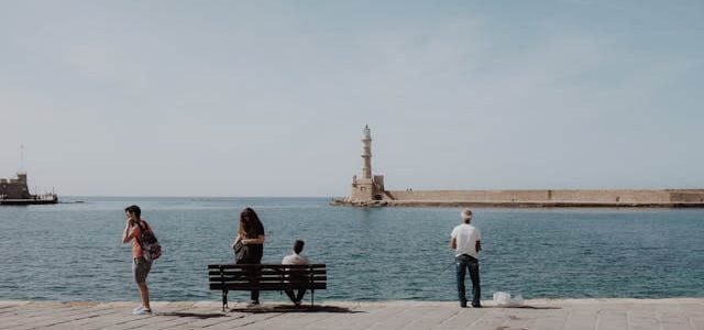 Κρήτη ή Ρόδος: Πού να πας το καλοκαίρι και γιατί