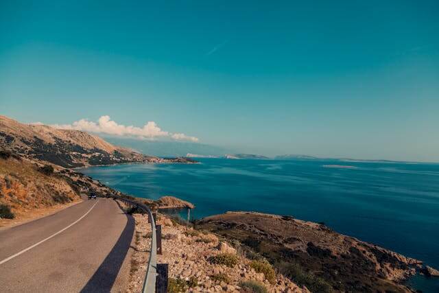 Τα πιο όμορφα Ελληνικά νησιά για ρομαντικές αποδράσεις το καλοκαίρι του 2025