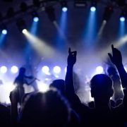 Καλοκαιρινά πάρτι στο κύμα: Ιδέες για θεματικά Events σε παραλίες το 2025