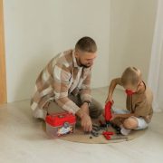 Πώς να φτιάξεις ένα DIY εκπαιδευτικό παιχνίδι για παιδιά