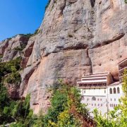 Καλάβρυτα: Συνελήφθη ο Ηγούμενος της Μονής Μεγάλου Σπηλαίου για αρχαιοκαπηλία
