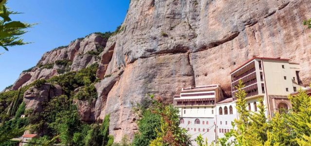 Καλάβρυτα: Συνελήφθη ο Ηγούμενος της Μονής Μεγάλου Σπηλαίου για αρχαιοκαπηλία