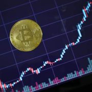 Η οικογένεια Τραμπ συγκέντρωσε 5 δισ δολαάρια μετά την εκκίνηση κρυπτονομίσματος