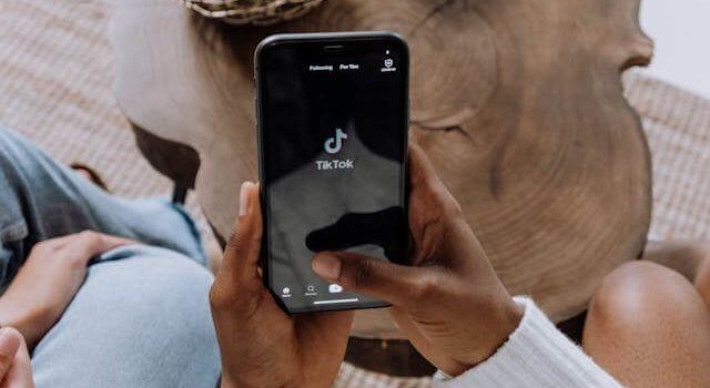 Οι Influencers του ‘Exmo’ εξαπολύουν πόλεμο στο TikTok ενάντια στην Εκκλησία των Μορμόνων