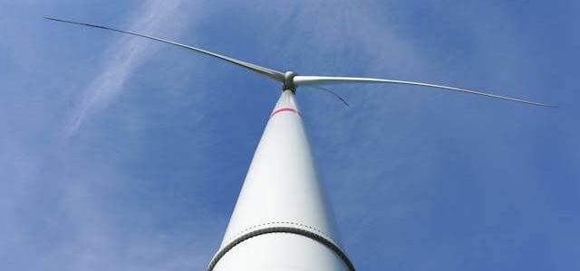 Ο τομέας των Αιολικών Πάρκων της Γαλλίας υποφέρει από την κυβερνητική κρίση