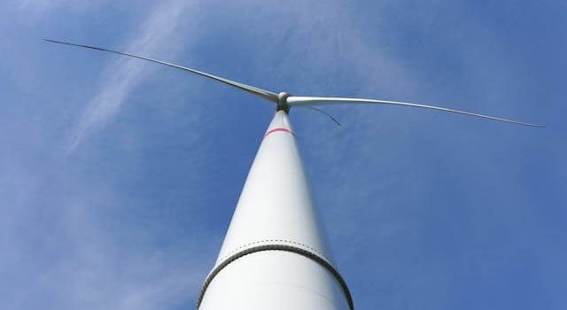 Ο τομέας των Αιολικών Πάρκων της Γαλλίας υποφέρει από την κυβερνητική κρίση