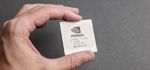 Ο CEO της Nvidia, Jensen Huang, βλέπει ισχυρή ζήτηση για τα chips Blackwell