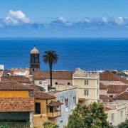 Τρεις νεκροί από τα ισχυρά κύματα που πλήττουν το νησί της Τενερίφης