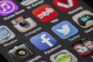 επίδραση των social media