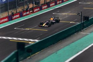 μέγιστη ταχύτητα ενός μονοθεσίου της Formula 1