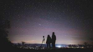 καλύτερη ώρα για να δεις τα αστέρια