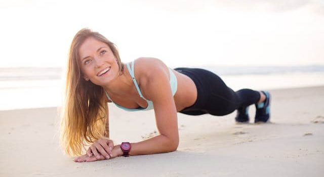 5 Εύκολοι τρόποι να μείνεις Fit χωρίς γυμναστήριο