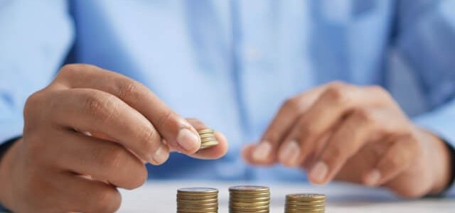 Πώς να ξεκινήσεις να επενδύεις μικρά ποσά για το μέλλον σου